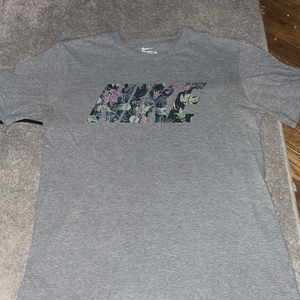 Grey Nike T-shirt